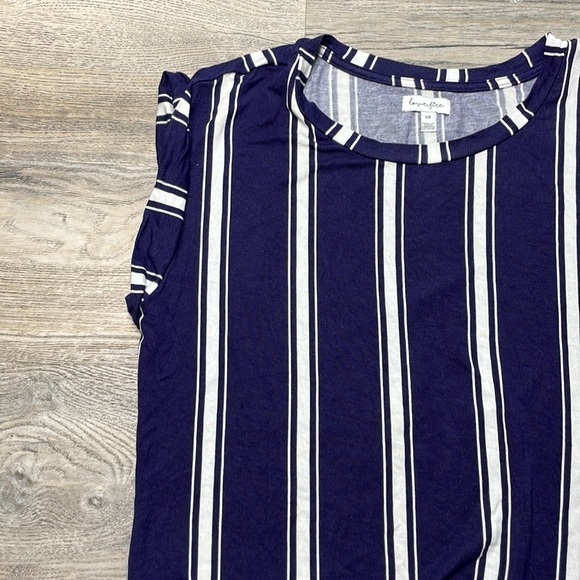 Love, fire Women’s Navy Blue and White Striped High Low Top, size small - Picture 3 of 9